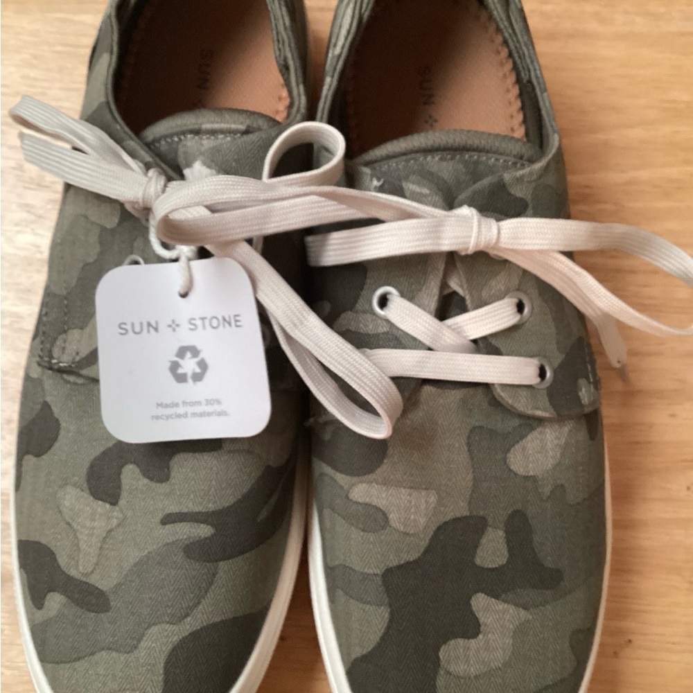 Sun + Stone mens (unisex) camouflage sneakers, size 10. 374